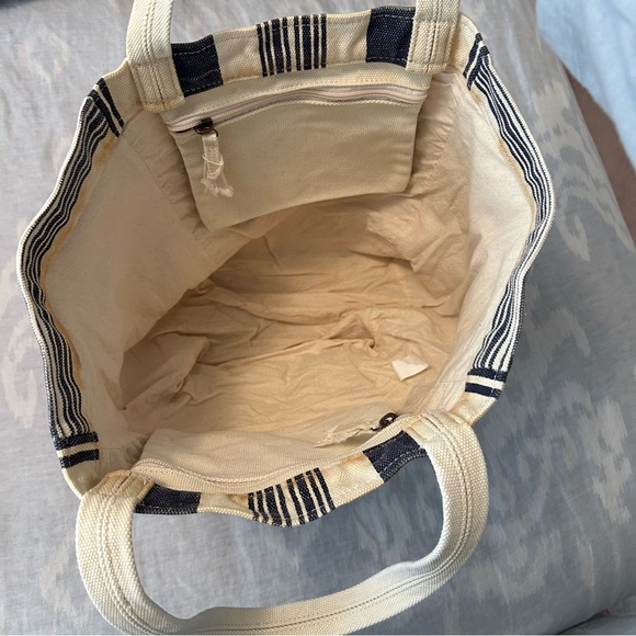 Vintage Aritzia Striped Blue and Cream canvas Tote Bag w/interior pockets VGUC! - Picture 5 of 8